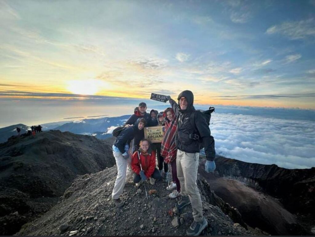 mount rinjani trekking guide